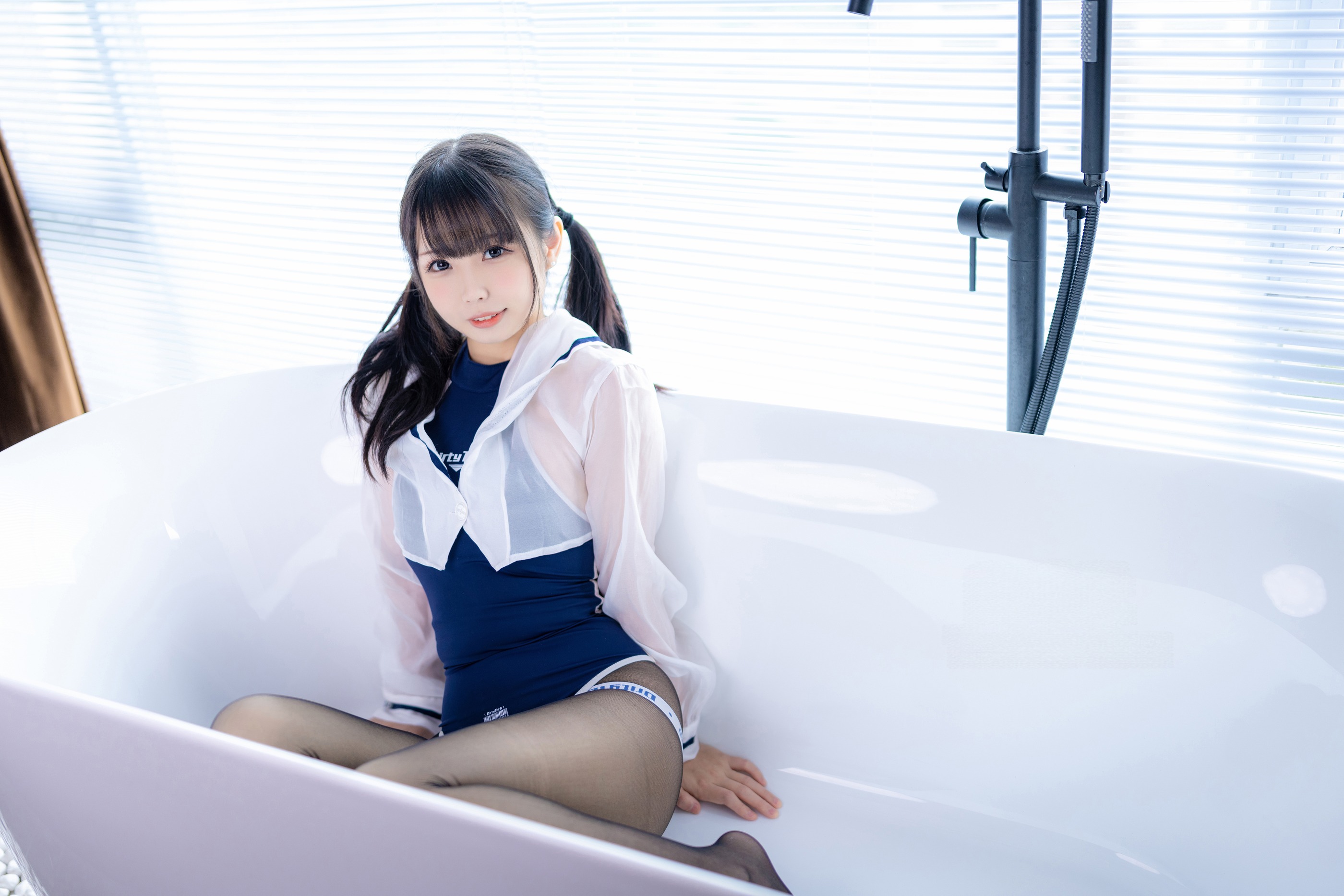 图片[1]-十万珍吱伏特 – NO.019 （香川澪）- 碧波·浴缸死库水[68P]-XikXak